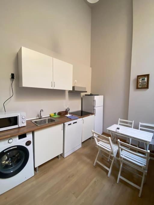 Studio In Barrio Salamanca Madrid Esterno foto